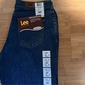 Lee Relaxed Bootcut Stretch jeans medium wash size 10M. NWT